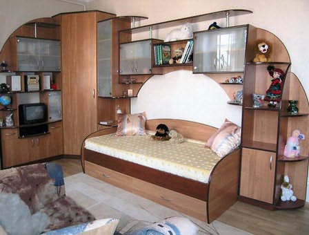 Стенка и кровать